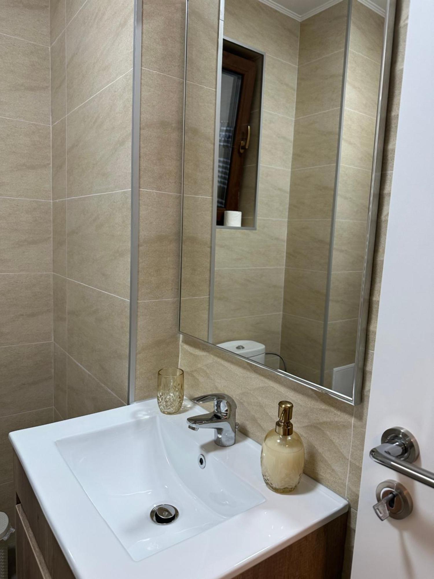 Apartament Simoni 플로이에슈티 외부 사진