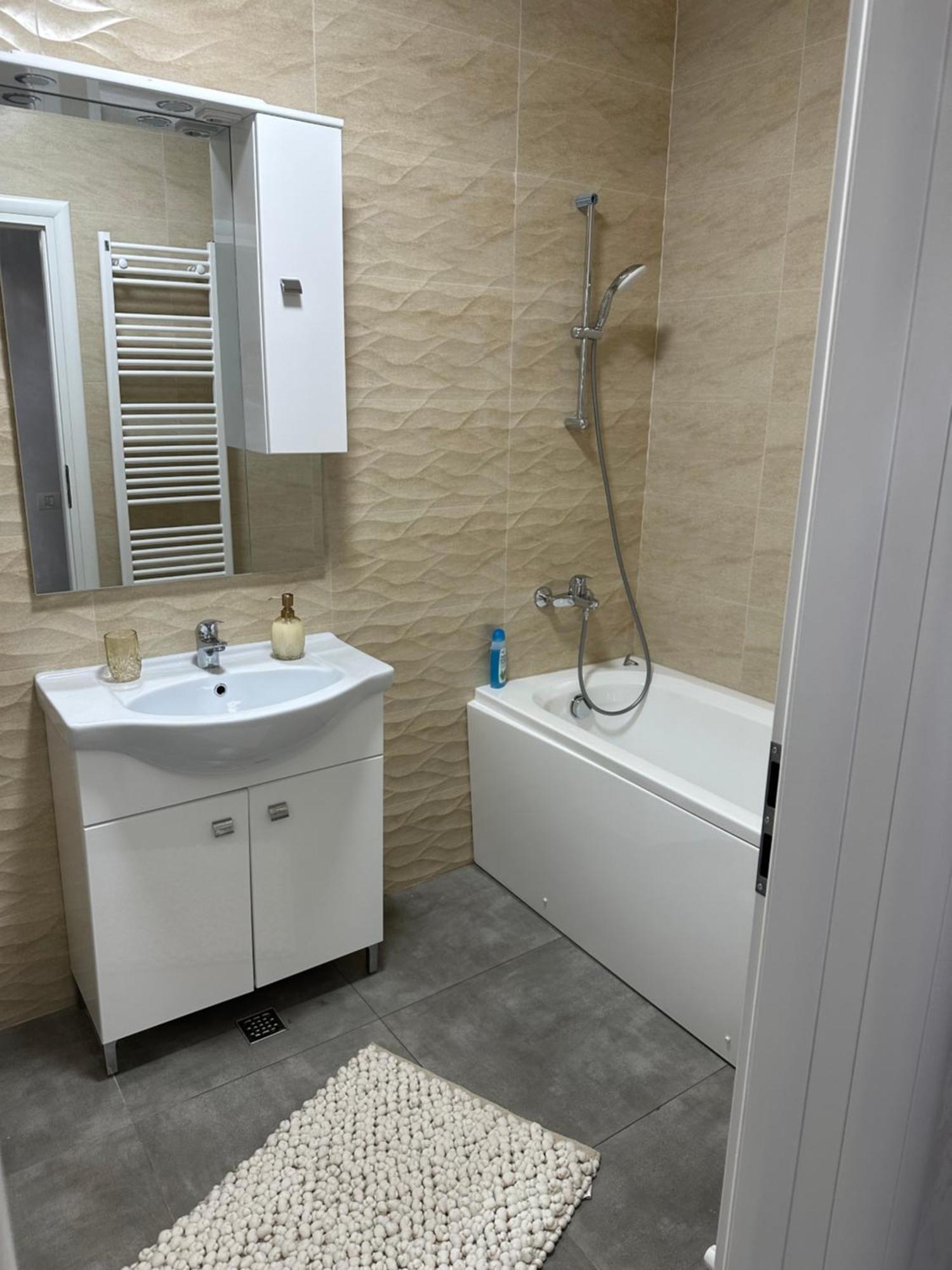 Apartament Simoni 플로이에슈티 외부 사진